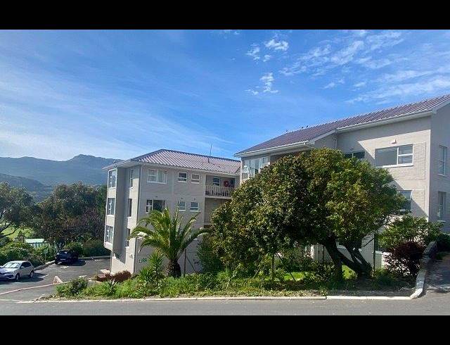 2 BEDROOM APARTMENT FOR SALE IN FISH HOEK